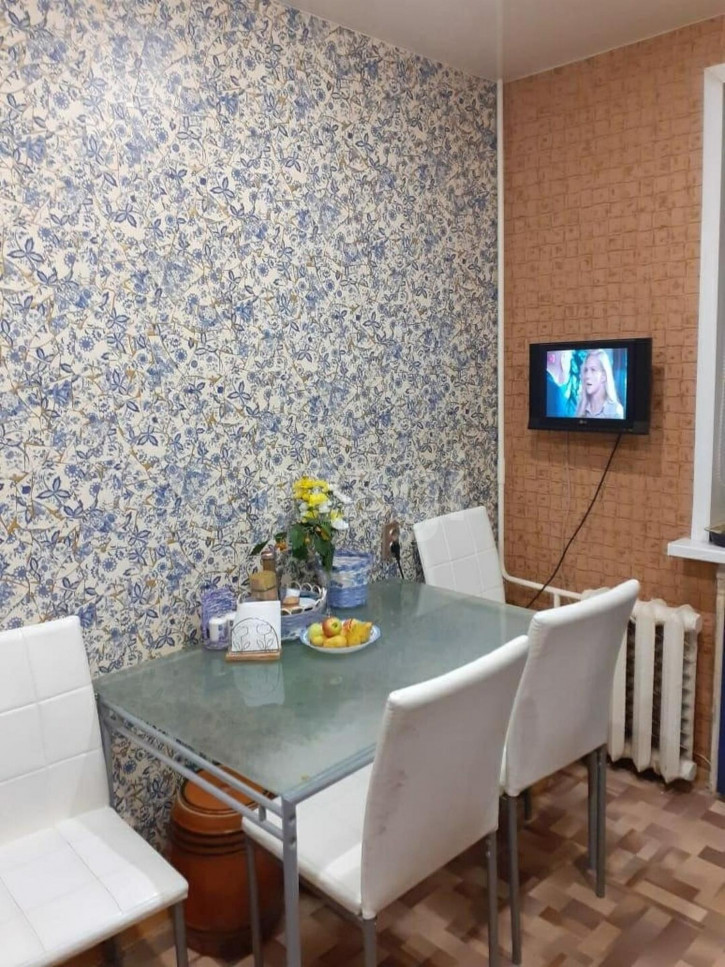 3-комн квартира Щорса, 58