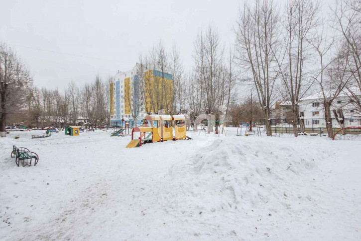3-комн квартира Камчатская, 50