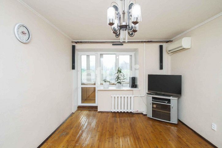 4-комн квартира Ялуторовская, 27