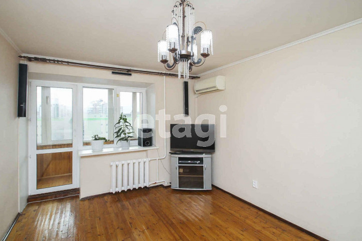 4-комн квартира Ялуторовская, 27