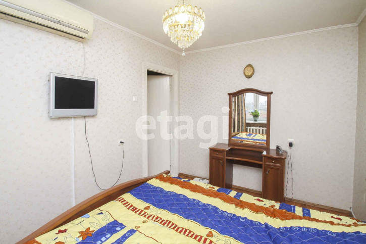 4-комн квартира Ялуторовская, 27
