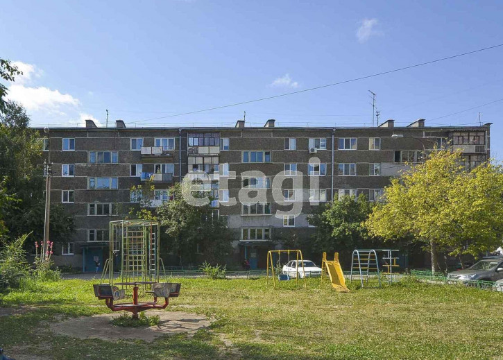 2-комн квартира Военная, 27