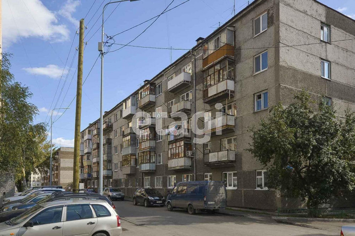 2-комн квартира Военная, 27