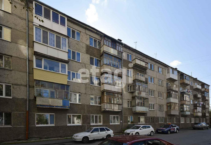 2-комн квартира Военная, 27
