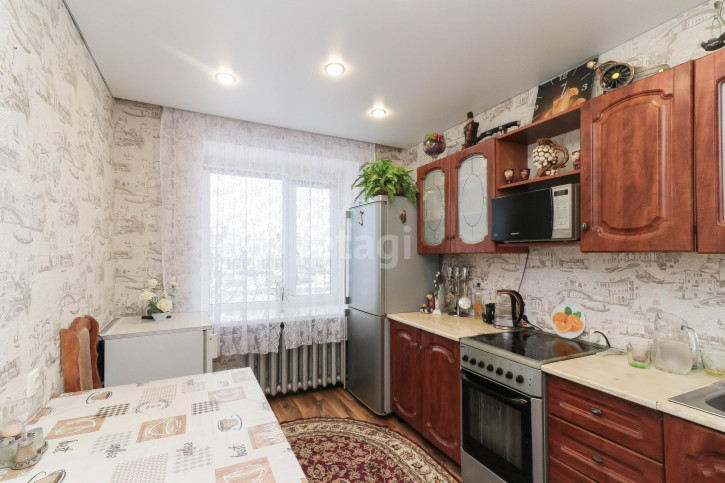 2-комн квартира Строителей, 11