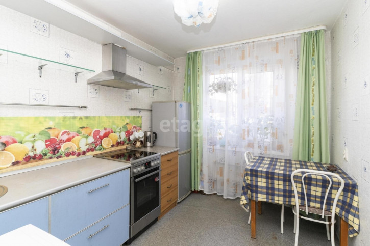 3-комн квартира Стахановцев, 6