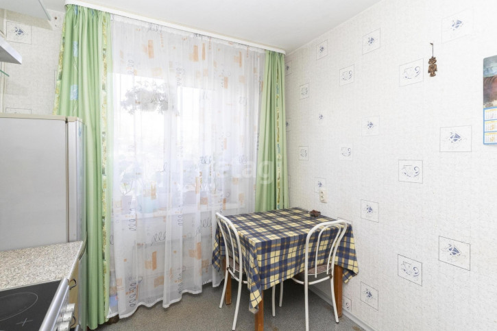 3-комн квартира Стахановцев, 6