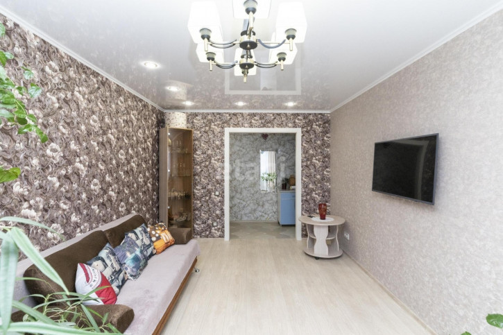 3-комн квартира Стахановцев, 6