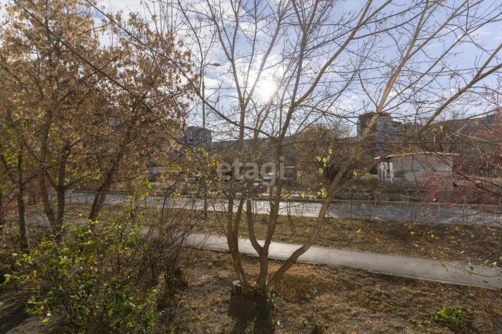 3-комн квартира Стахановцев, 6