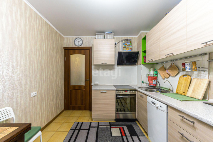3-комн квартира Пермякова, 83