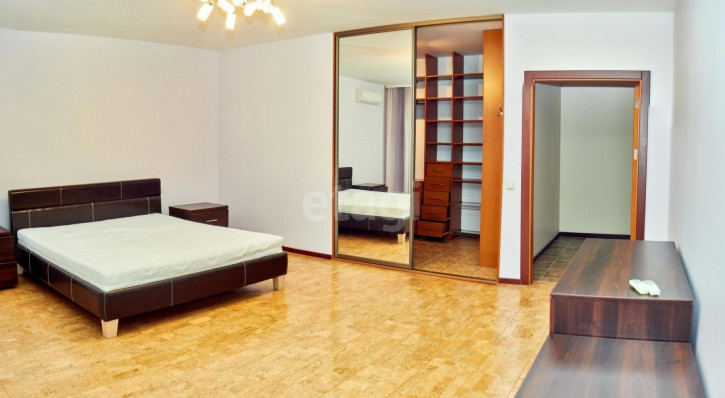 4-комн квартира Герцена, 60