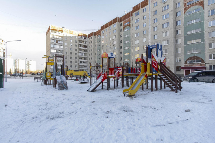 3-комн квартира Домостроителей, 14