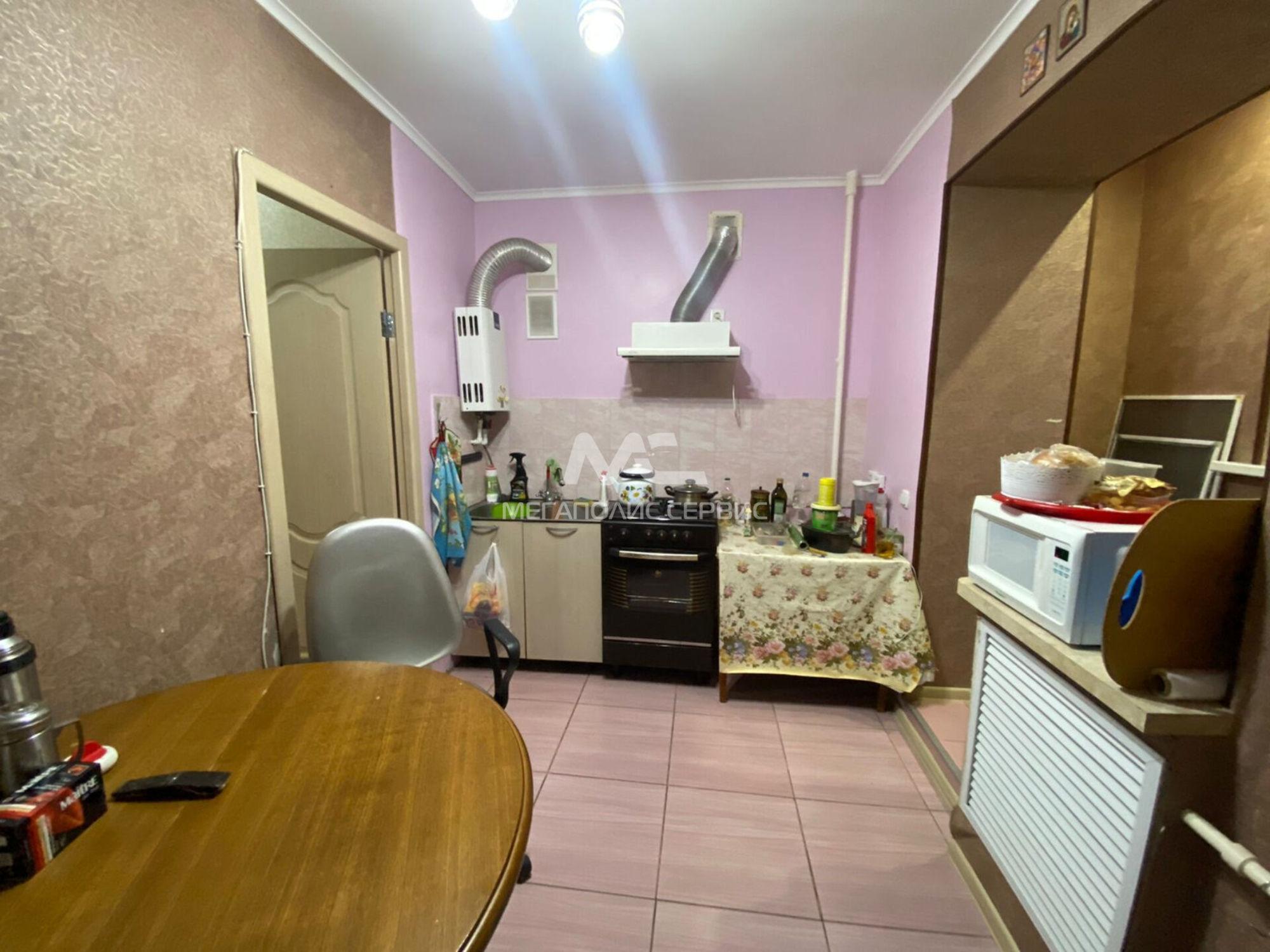 Купить квартиру за 3 190 000 рублей на 6-й мкр, Химиков ул, 8