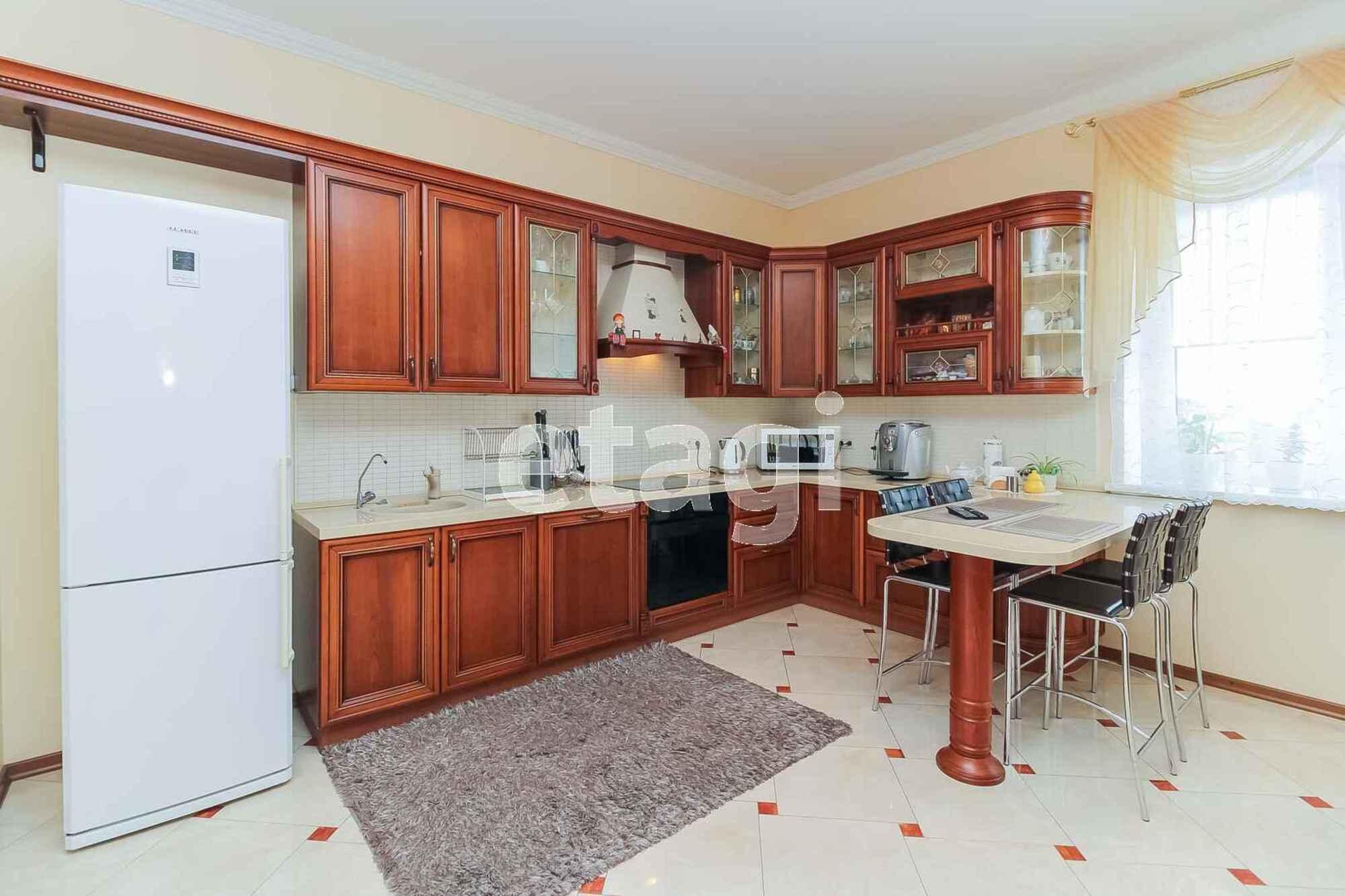 Купить дачу, дом, коттедж за 35 500 000 рублей на Солнечная, 1