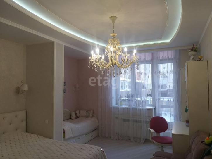3-комн квартира Маршала Жукова, 107