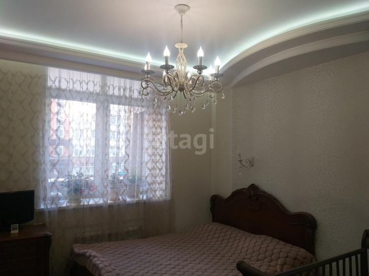 3-комн квартира Маршала Жукова, 107