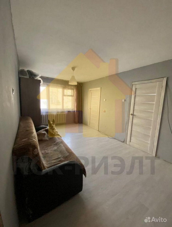 4-комн квартира ул. Коммунстроевская,50