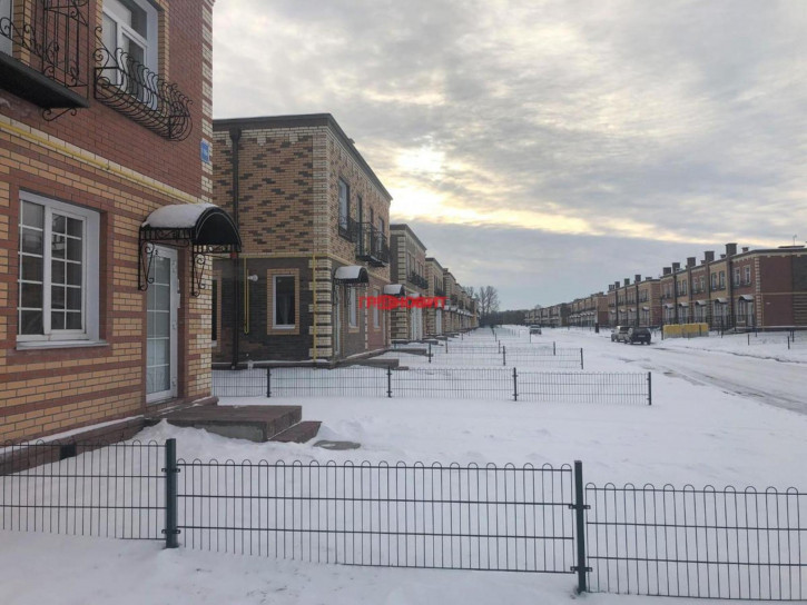 3-комн квартира микрорайон Березки, 173