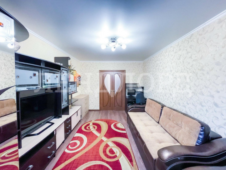 3-комн квартира проспект Космонавтов, 12/1
