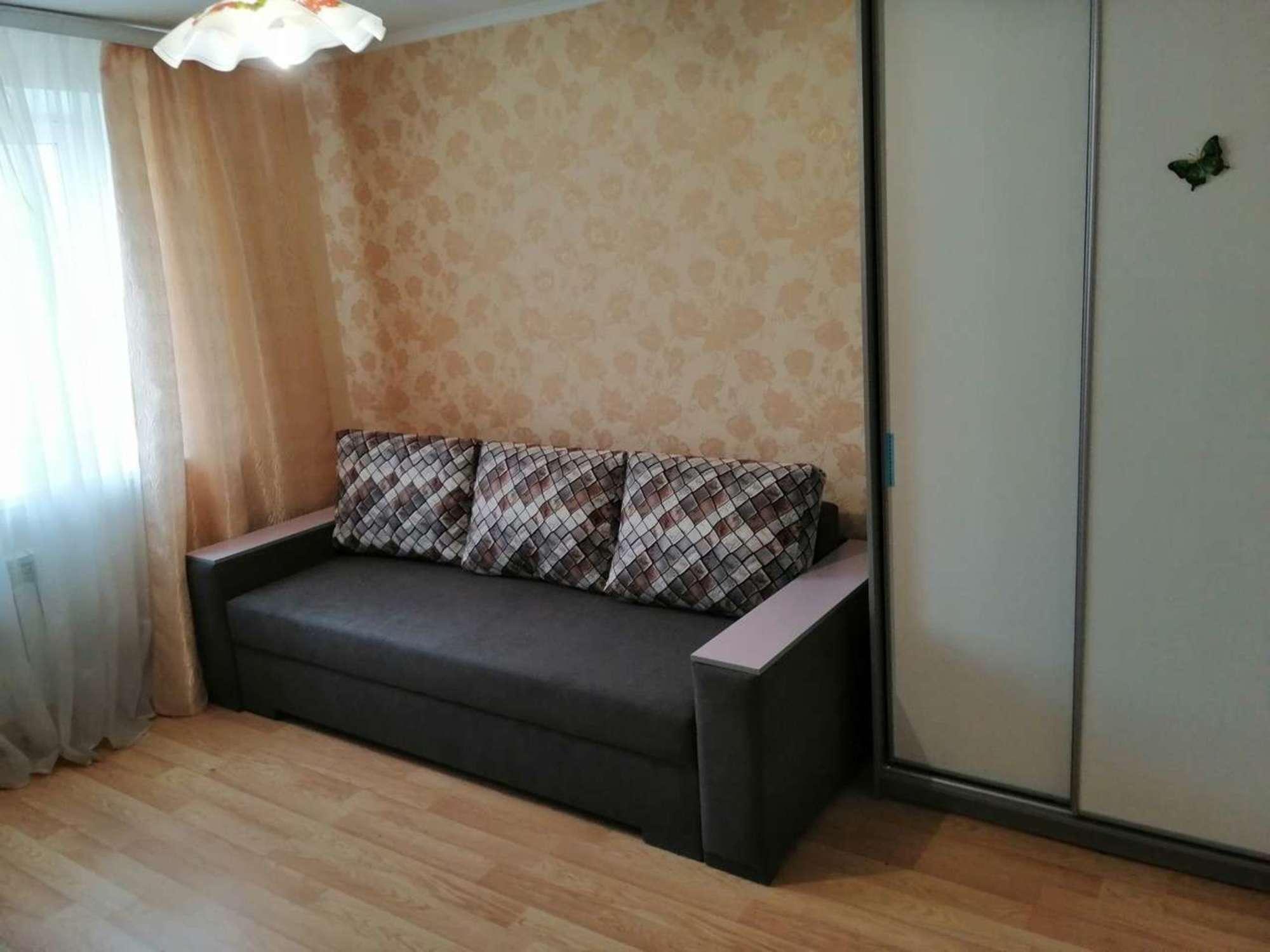 Сдать квартиру за 12 000 рублей на Красных Коммунаров улица, 24