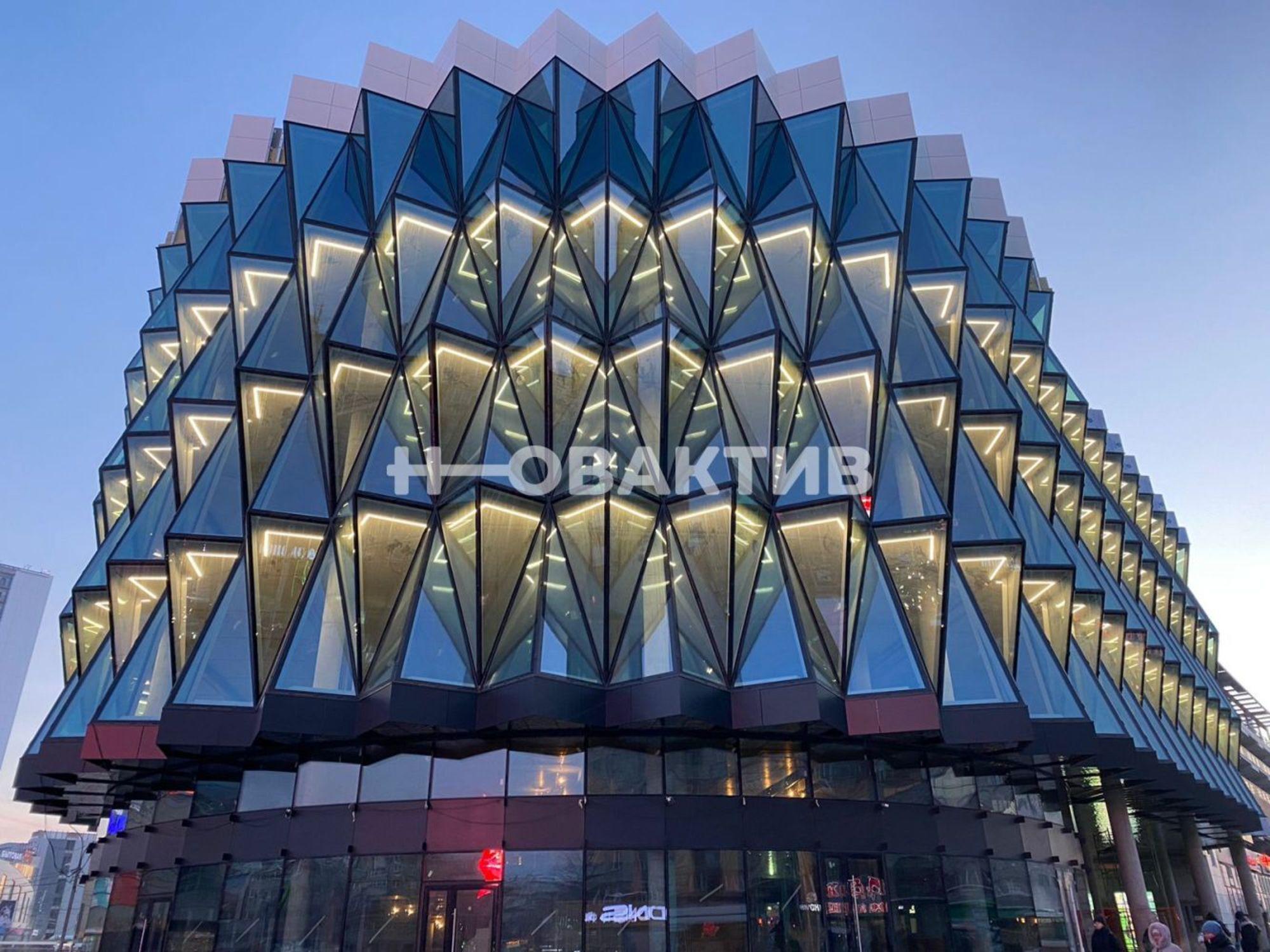 Сдать торговое помещение за 82 500 рублей на площадь им. Карла Маркса, 5/1
