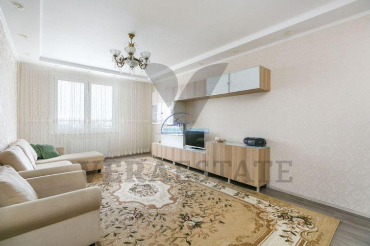 3-комн квартира ул. Тихвинская,1