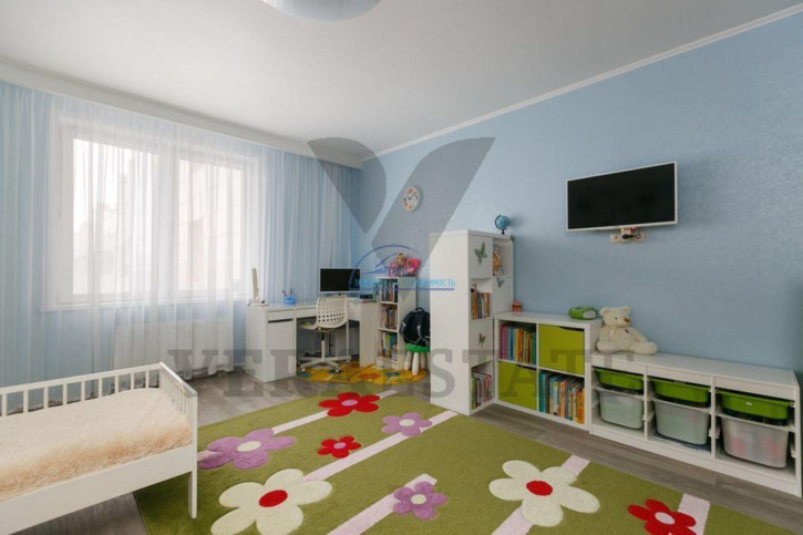 3-комн квартира ул. Тихвинская,1