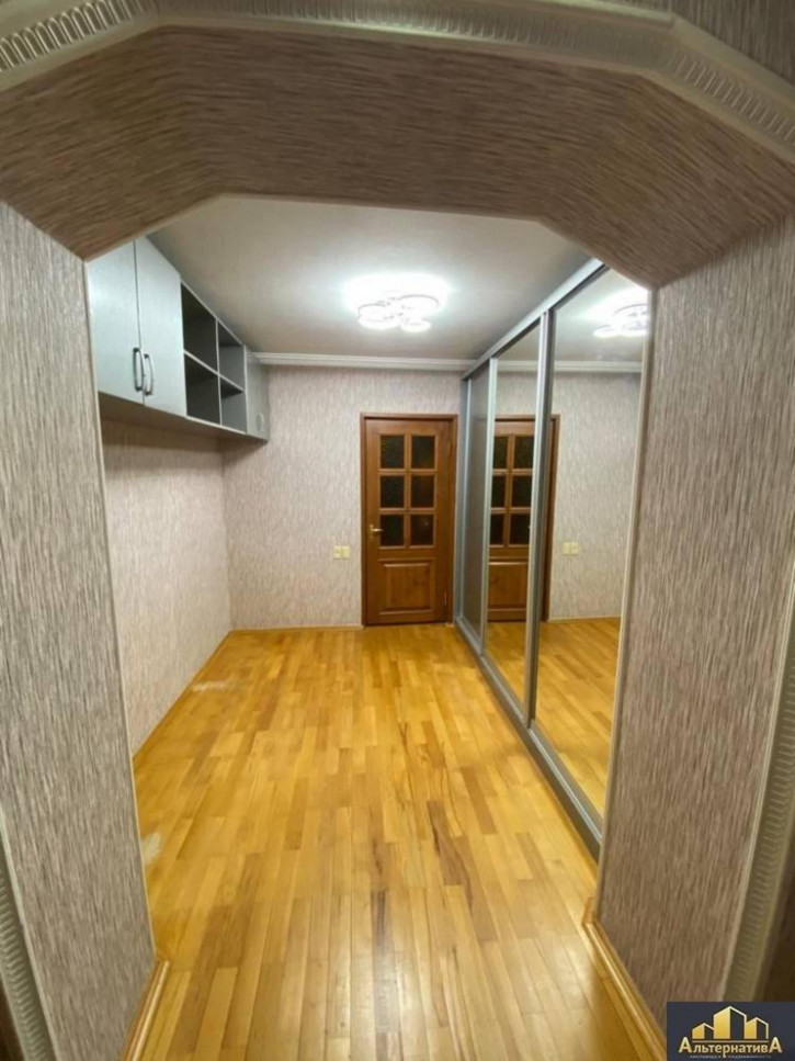 4-комн квартира Широкая ул.