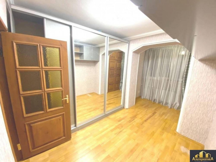 4-комн квартира Широкая ул.