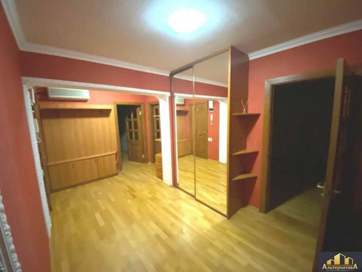 4-комн квартира Широкая ул.