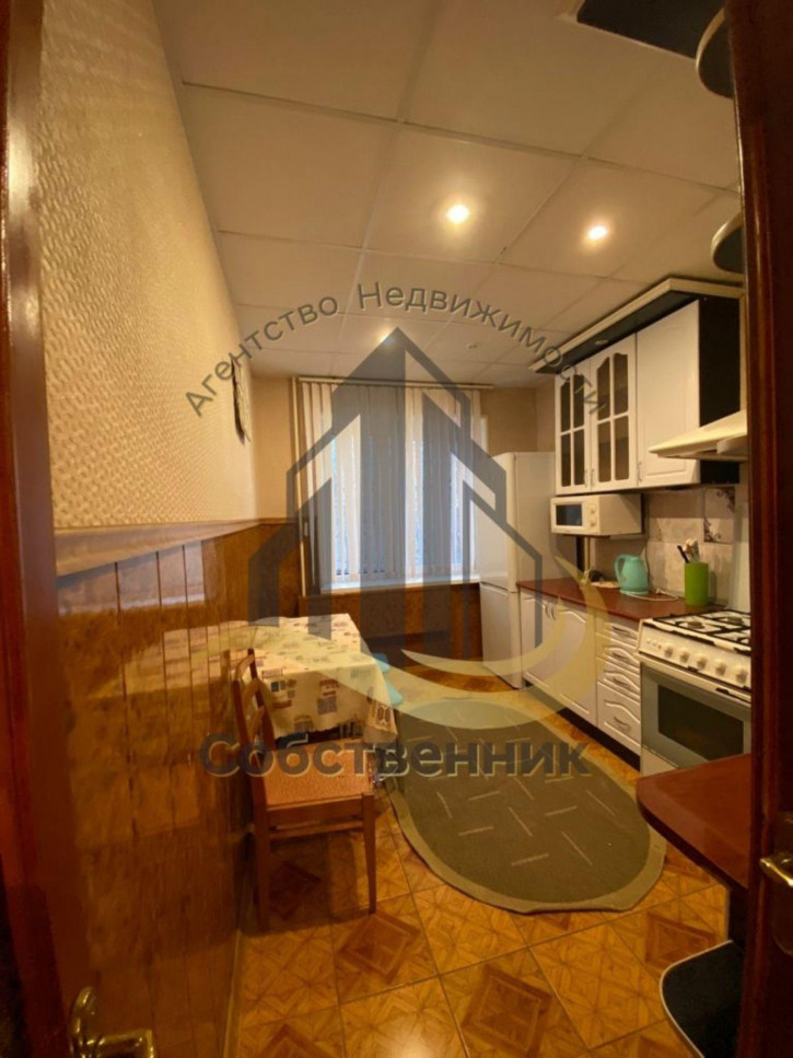 2-комн квартира Космонавтов ул, 3