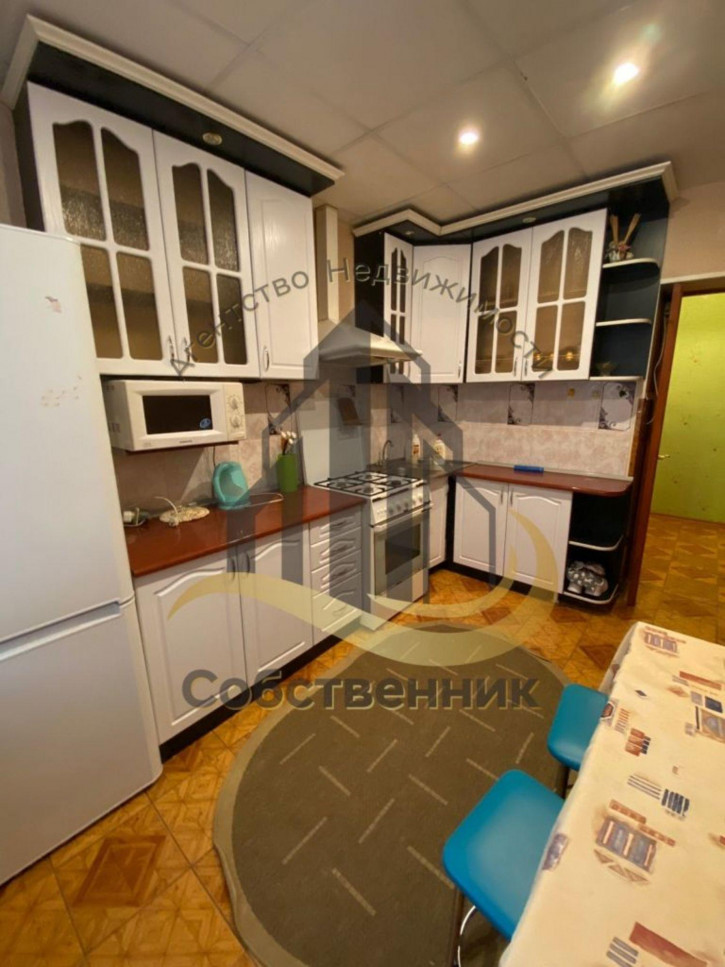 2-комн квартира Космонавтов ул, 3