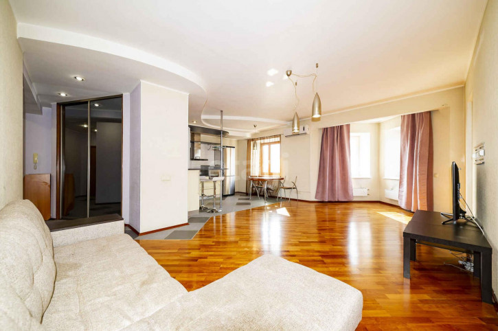 3-комн квартира Чкалова, 45