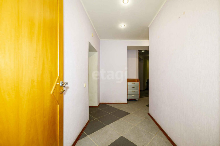 3-комн квартира Чкалова, 45