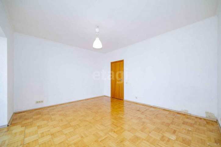3-комн квартира Чкалова, 45