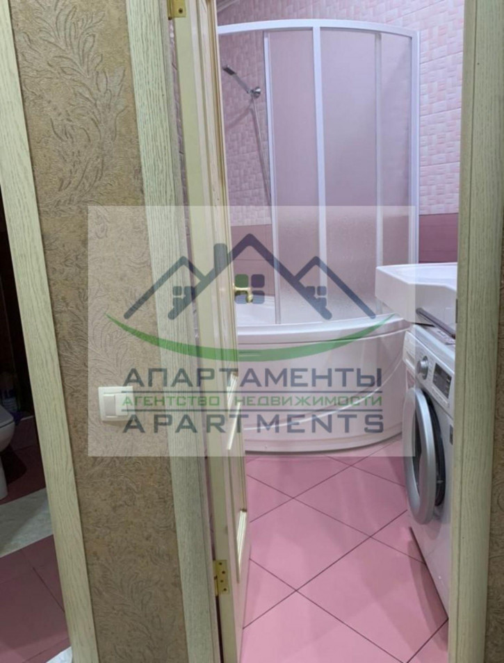 3-комн квартира Защитников Отечества ул, 20