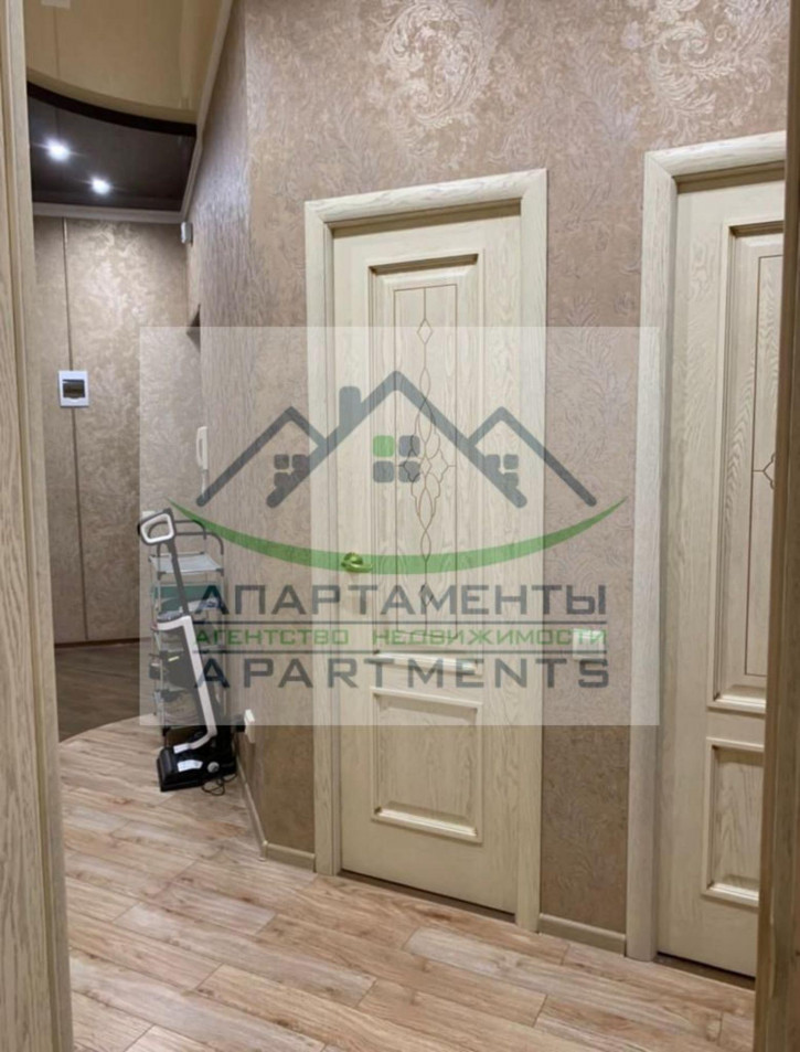 3-комн квартира Защитников Отечества ул, 20