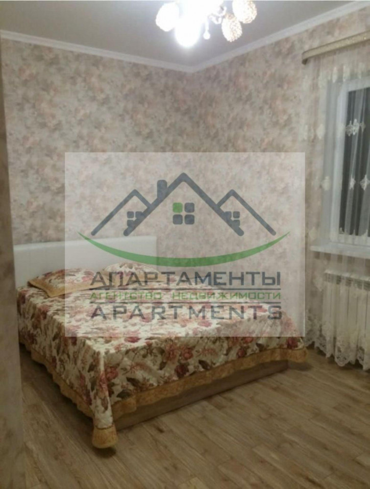 3-комн квартира Защитников Отечества ул, 20