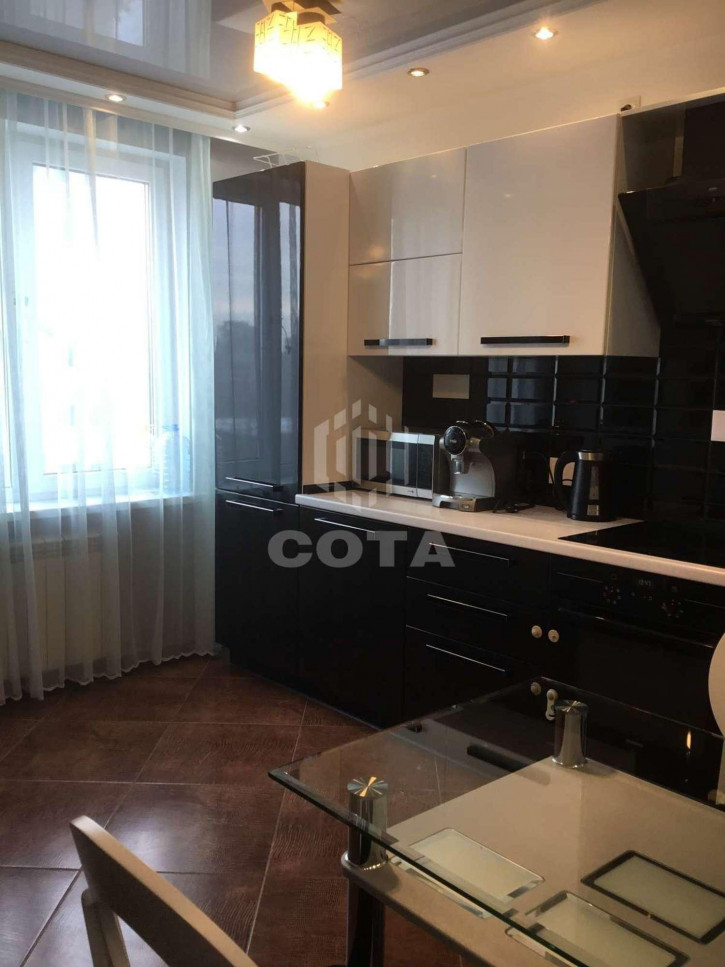 2-комн квартира Победы б-р, 50