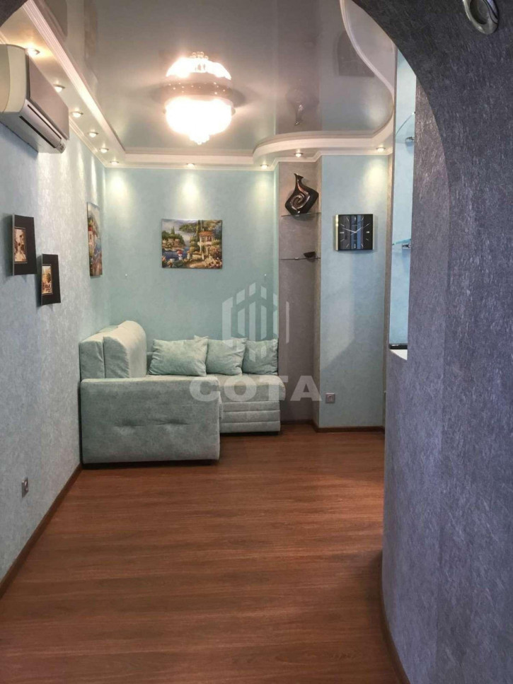 2-комн квартира Победы б-р, 50