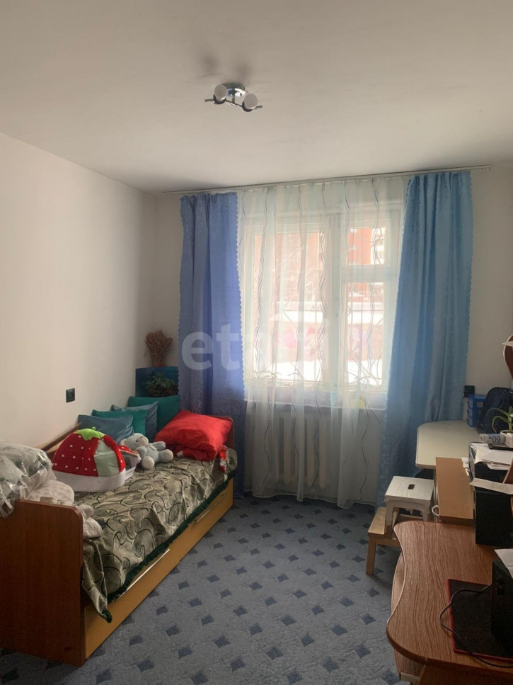 5-комн квартира Серова, 35