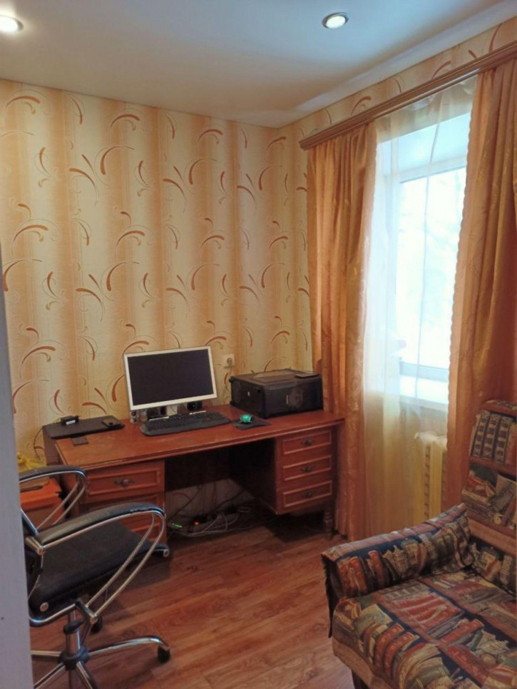 4-комн квартира Учебный городок ул, 26