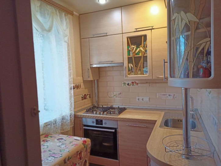 4-комн квартира Учебный городок ул, 26