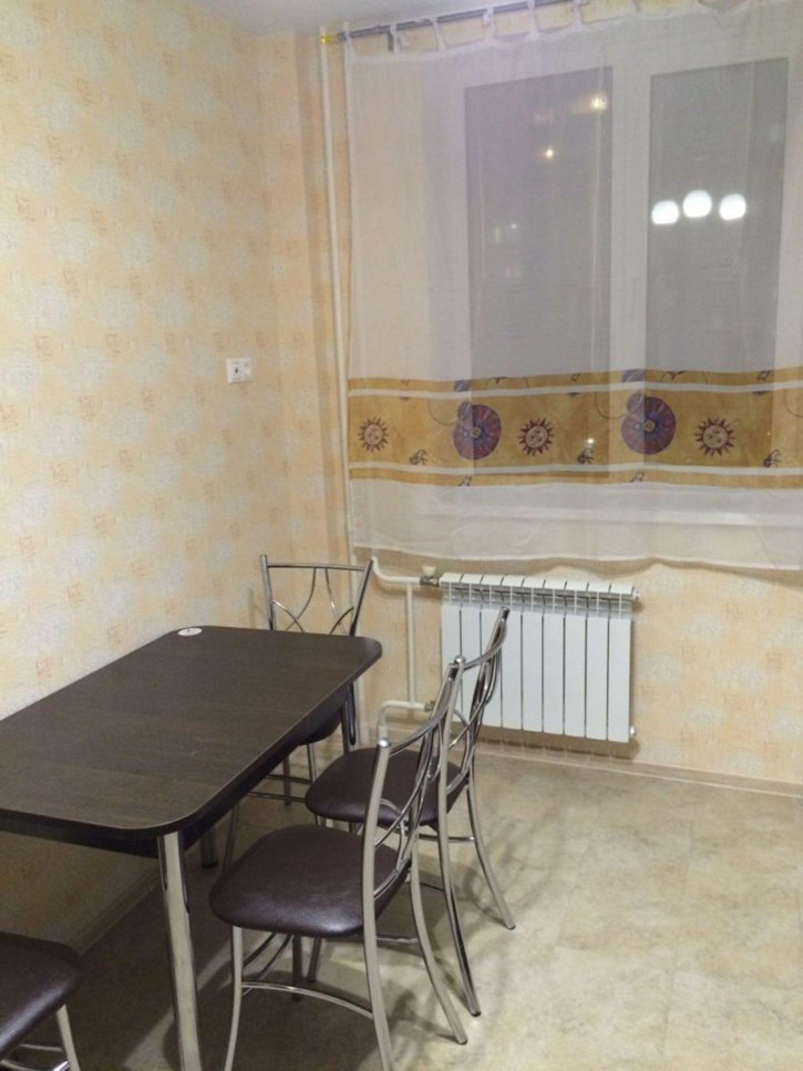 3-комн квартира 7-я просека, 100