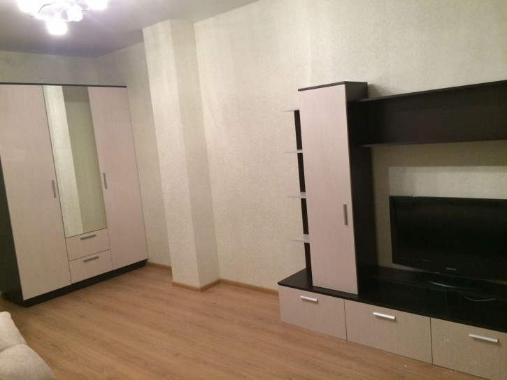 3-комн квартира 7-я просека, 100