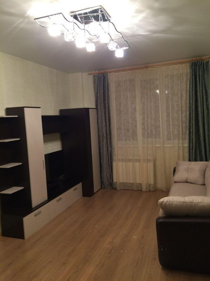 3-комн квартира 7-я просека, 100