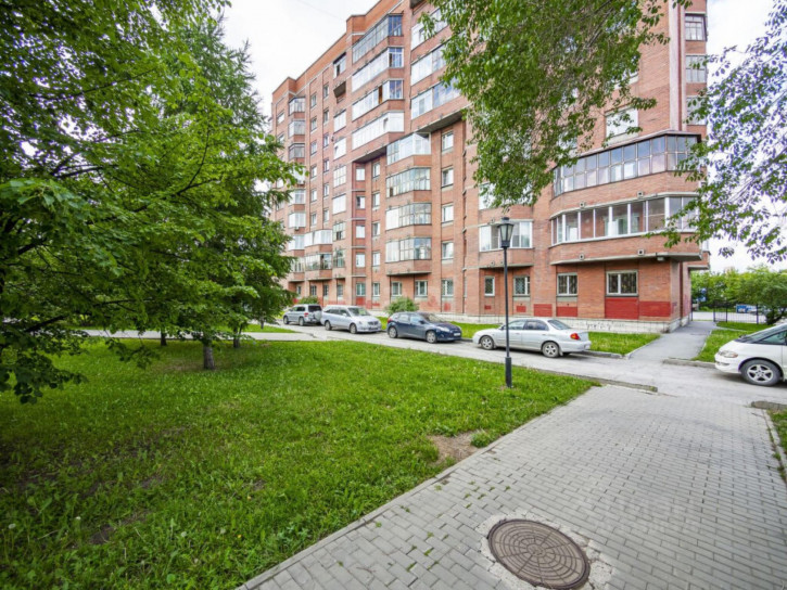 3-комн квартира Народная, 24