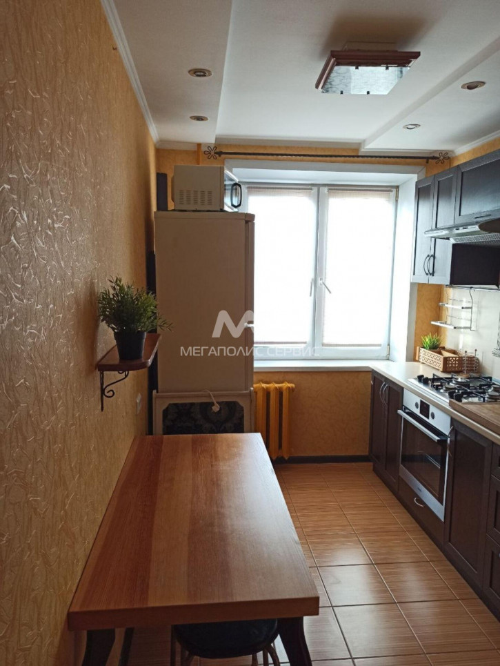 2-комн квартира Космонавтов ул, 2