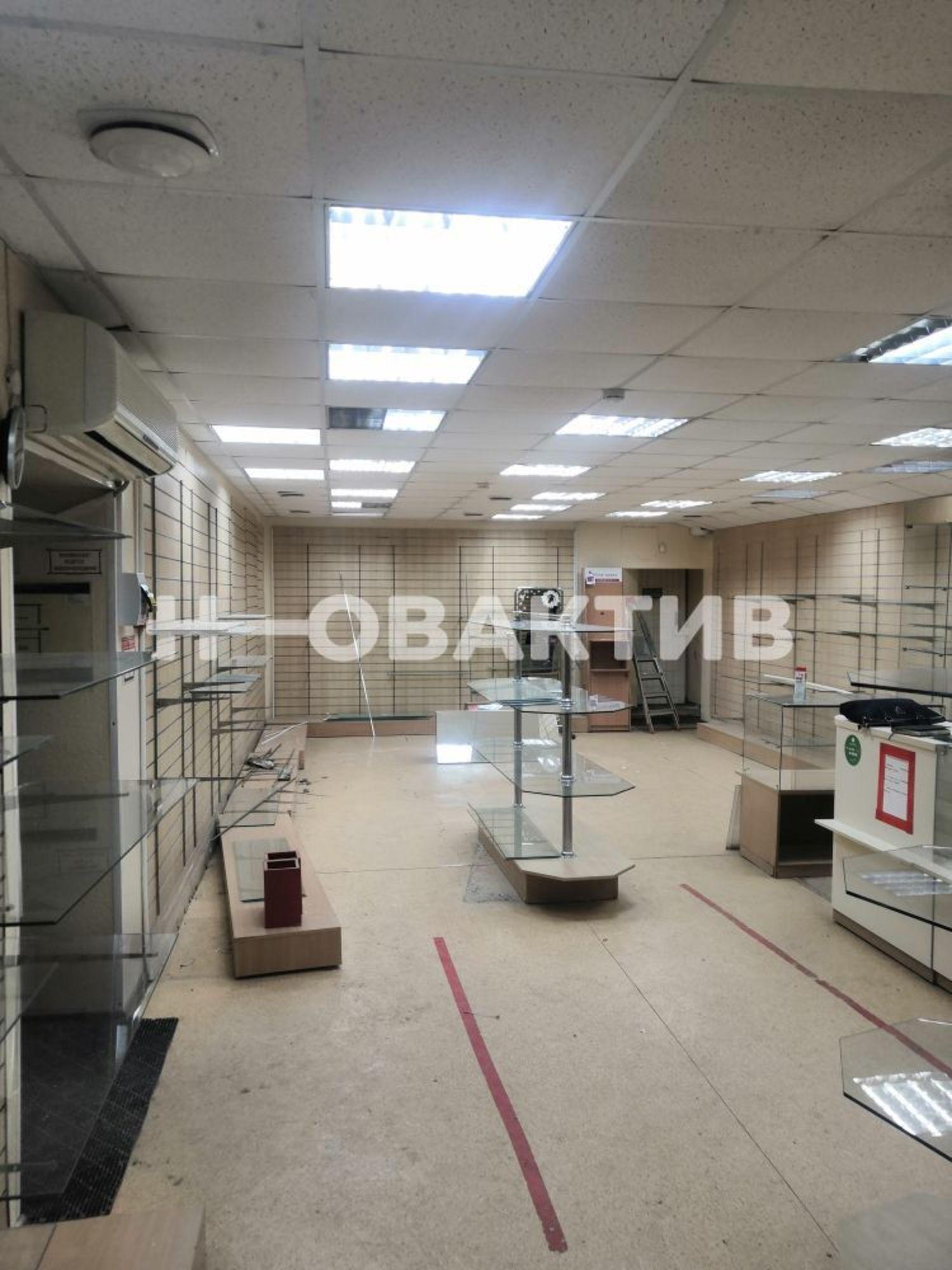 Сдать торговое помещение за 125 000 рублей на улица Ленина, 28