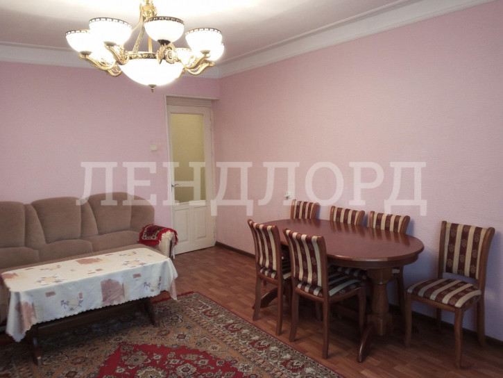 4-комн квартира Днепровский переулок, 108